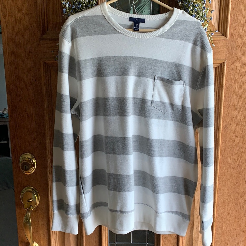 Men’s GAP shirt